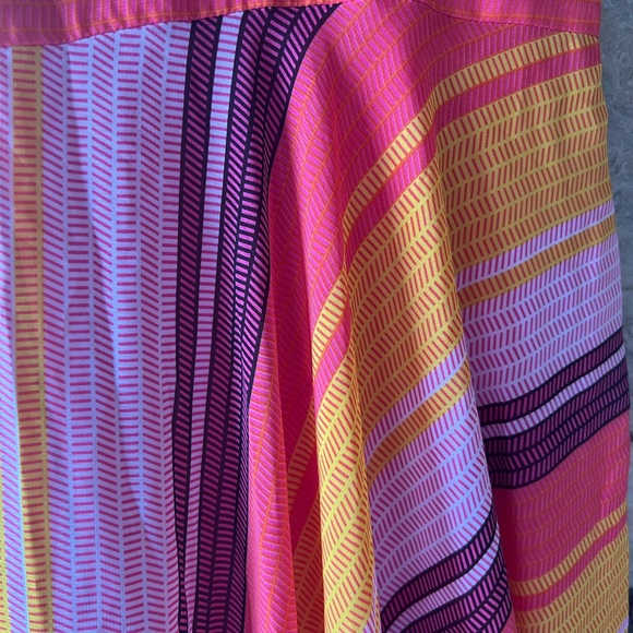 Bright Beautiful Summer Dress - Picture 4 of 7